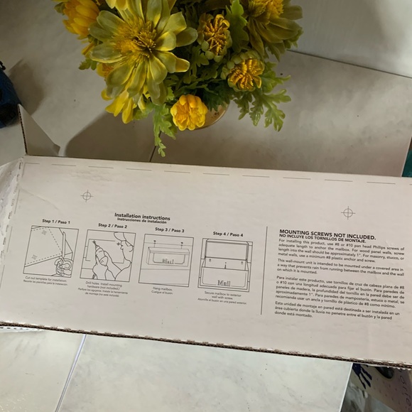 Galvanized Steel wall mount Mailbox - Picture 3 of 6